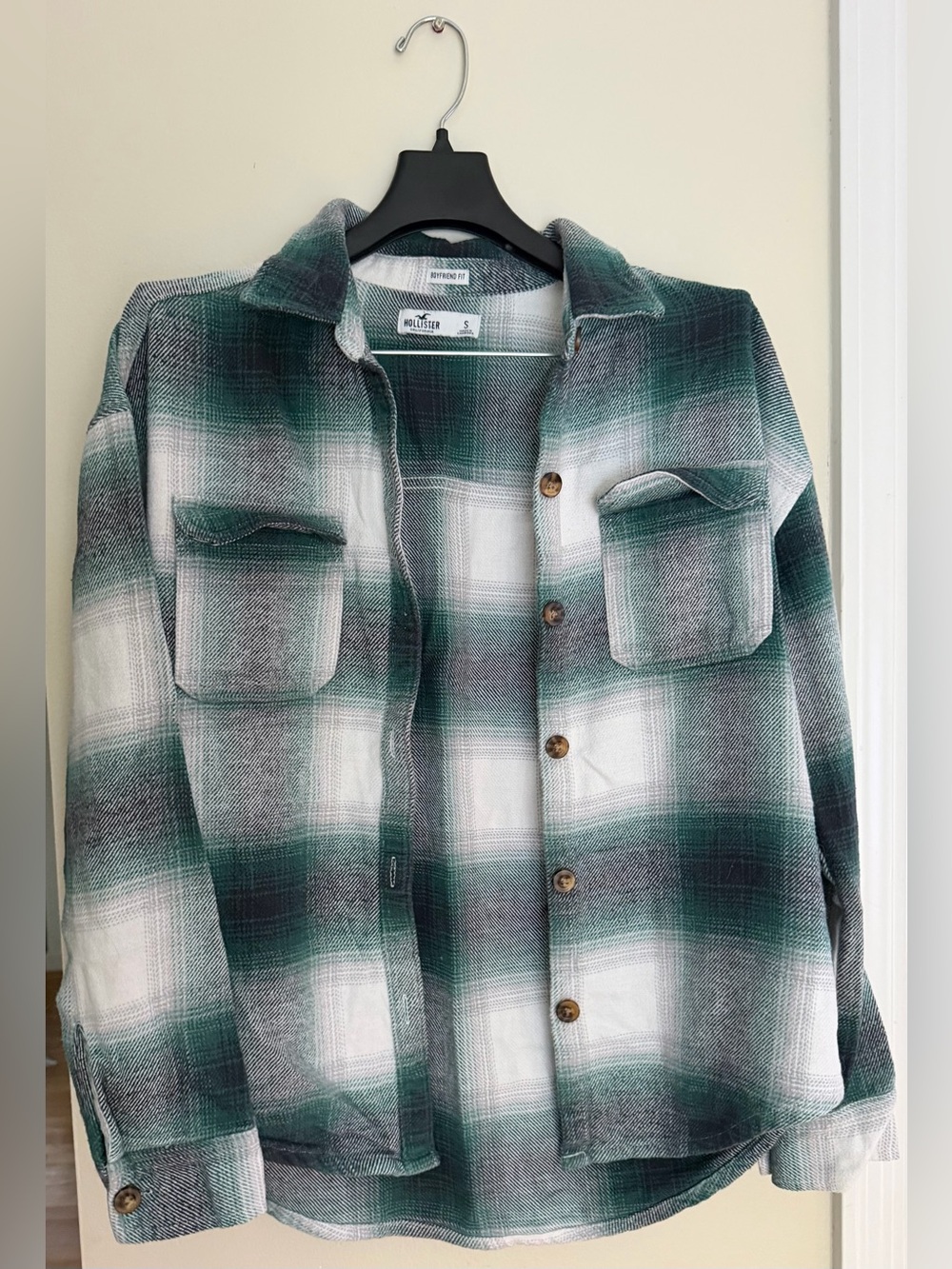 Hollister Co. Green Plaid Button-Up Shirt